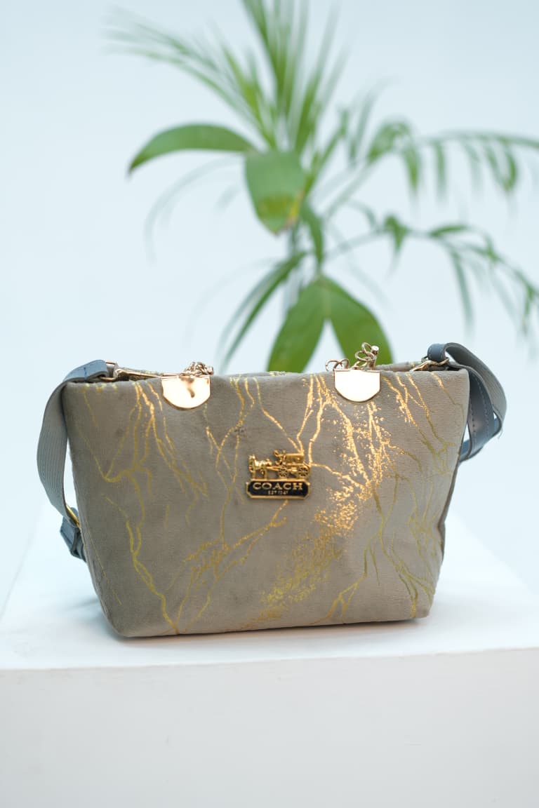 Elegant Marble Luxe Crossbody Bag – Grey & Gold